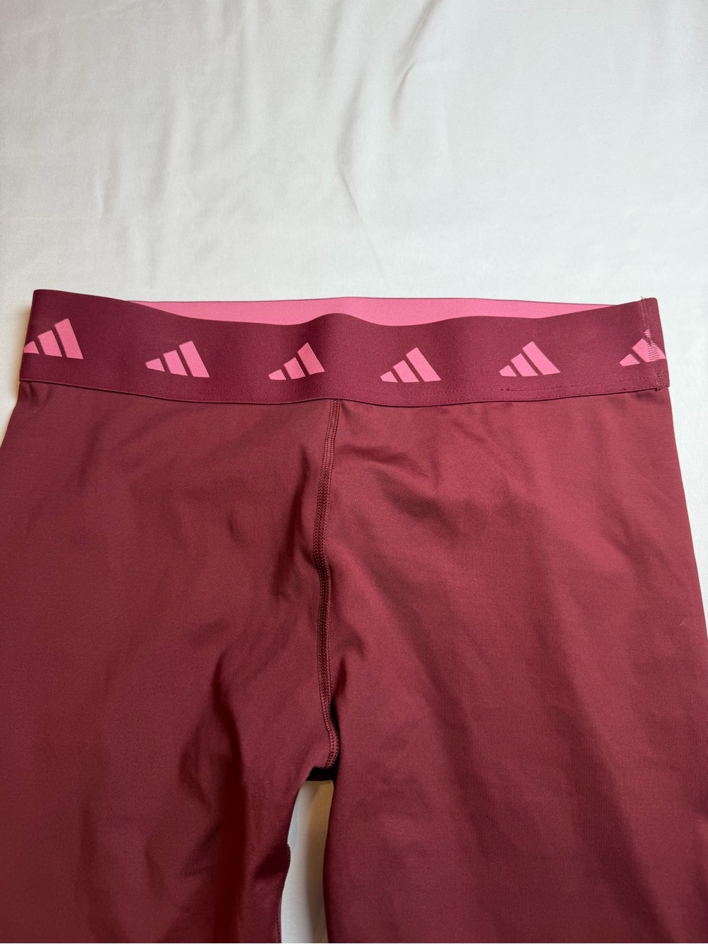 Adidas Techfit Burgundy Leggings with Pink Logo Waistband size Large - Picture 3 of 5